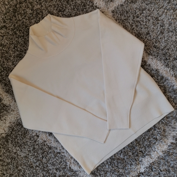 Aritzia Babaton Ivory Hannah Sweater - Picture 2 of 6